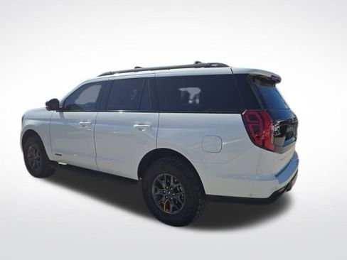 Used 2025 Ford Expedition Tremor image 3