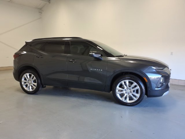 Used 2022 Chevrolet Blazer LT w/ Sound & Technology Package FWD image 2