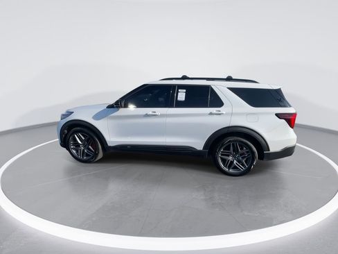 Used 2025 Ford Explorer ST image 5