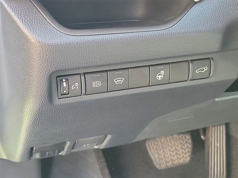 Used 2023 Toyota RAV4 XLE Premium image 26