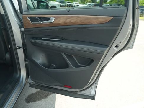Used 2025 Volkswagen Atlas SE FWD image 23
