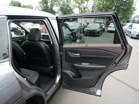 Used 2022 Nissan Rogue SV w/ SV Premium Package AWD/4WD image 34