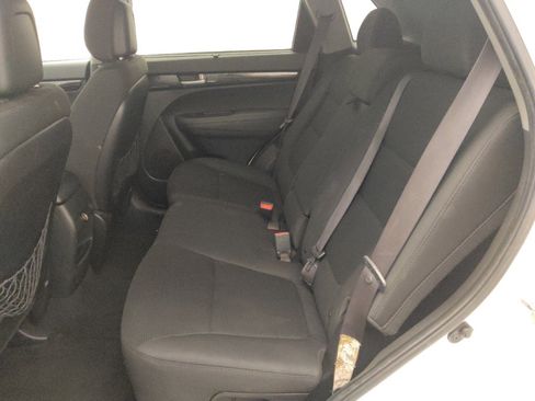 Used 2015 Kia Sorento LX image 18