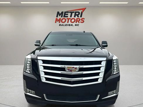 Used 2019 Cadillac Escalade ESV Premium Luxury image 4