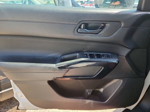 Used 2024 Nissan Pathfinder SV FWD image 9