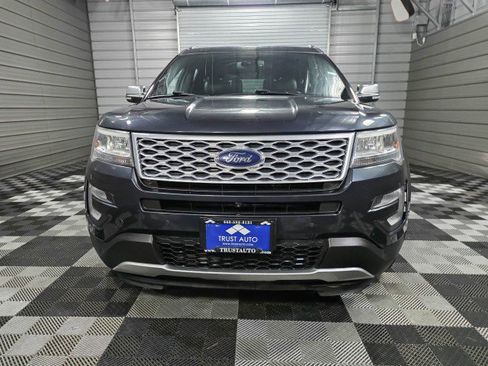Used 2017 Ford Explorer Platinum image 3