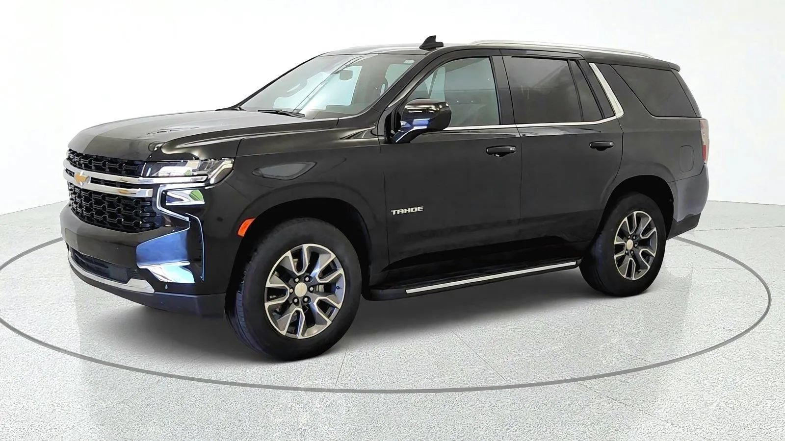 Used 2024 Chevrolet Tahoe LS w/ Driver Alert Package AWD/4WD image 4
