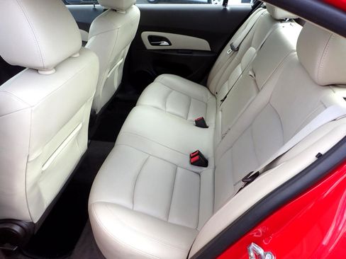 Used 2015 Chevrolet Cruze LT image 10