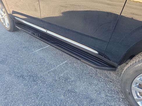 Used 2022 Cadillac Escalade ESV Premium Luxury image 10