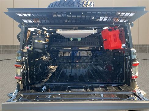 Used 2023 Jeep Gladiator Sport image 31