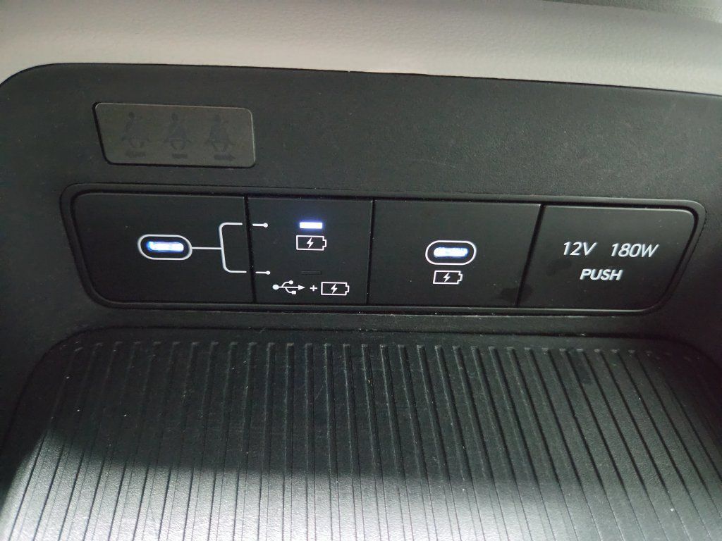 Used 2025 Hyundai Kona SEL AWD/4WD image 36