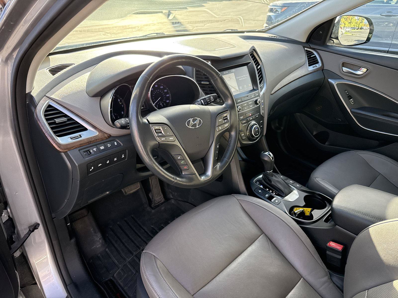 Used 2019 Hyundai Santa Fe XL AWD/4WD image 10