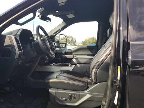 Certified 2022 Ford F450 Platinum w/ FX4 Off-Road Package image 20