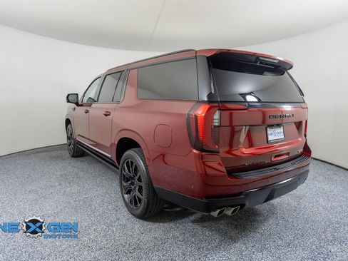 Used 2025 GMC Yukon XL Denali w/ Sun & Power Step Package image 5
