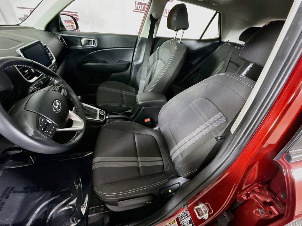 Certified 2024 Hyundai Venue SEL FWD image 26