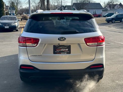 Used 2018 Kia Sorento LX image 17