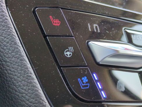 Used 2021 Ford Explorer Limited w/ Equipment Group 301A image 23