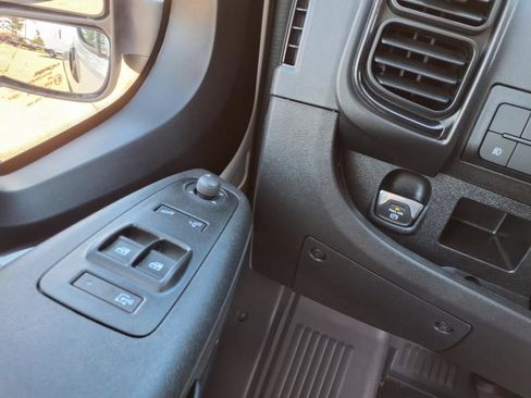 New 2025 RAM ProMaster 2500 w/ Convenience Group FWD image 18