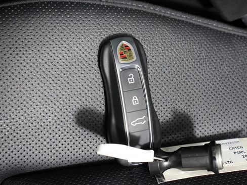 Certified 2024 Porsche Cayenne AWD/4WD image 34