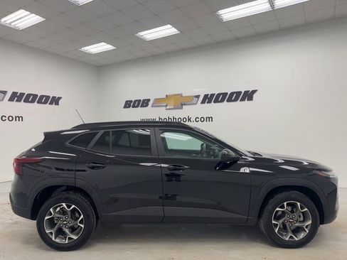 Used 2024 Chevrolet Trax LT image 4