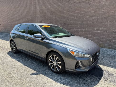 Used 2018 Hyundai Elantra GT FWD image 8