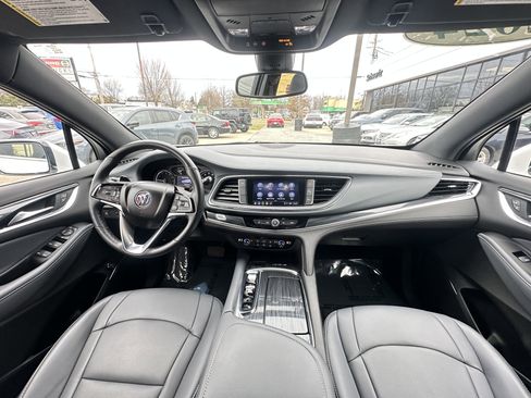 Used 2024 Buick Enclave Essence image 13