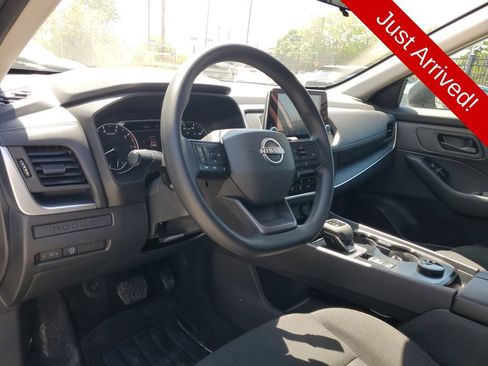 Used 2025 Nissan Rogue S AWD/4WD image 15