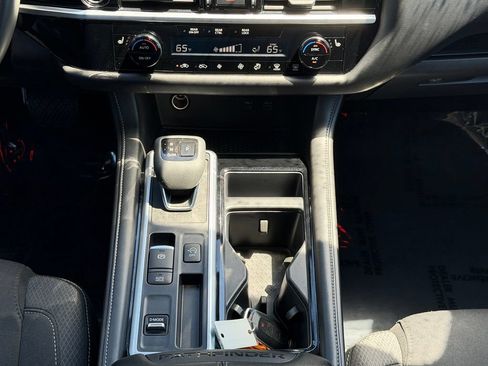 Used 2024 Nissan Pathfinder SV FWD image 24