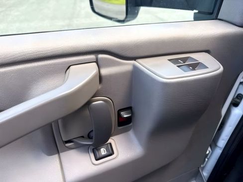 Used 2021 Chevrolet Express 4500 w/ Power Convenience Package RWD image 16