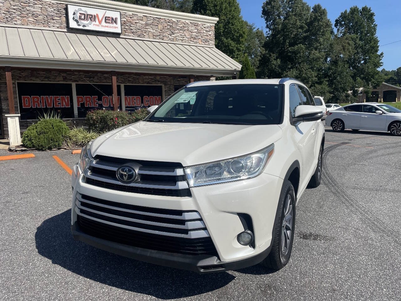 Used 2017 Toyota Highlander XLE FWD image 4