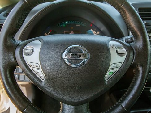 Used 2015 Nissan Leaf S FWD image 12