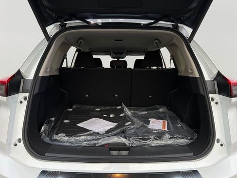 Used 2026 Nissan Rogue SV image 11