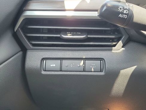 Used 2024 Nissan Altima 2.5 SV FWD image 13