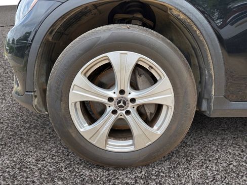 Used 2018 Mercedes-Benz GLC 300 4MATIC image 3