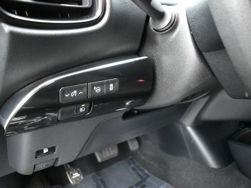 Used 2022 Toyota Prius LE FWD image 42