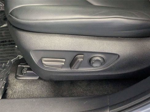 Used 2023 Toyota Highlander XLE FWD image 15