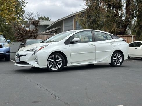Used 2016 Toyota Prius Four Touring w/ Premium Convenience Package FWD image 1