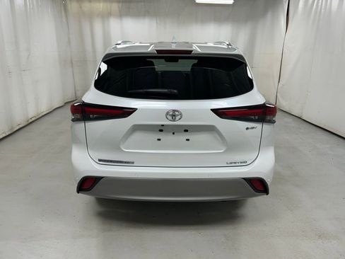 Certified 2025 Toyota Highlander Limited AWD/4WD image 6