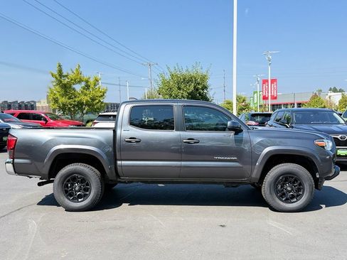 Certified 2021 Toyota Tacoma SR5 AWD/4WD image 6