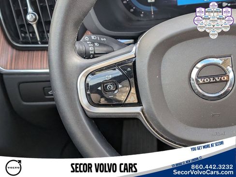 Certified 2023 Volvo XC60 B5 Plus AWD/4WD image 17