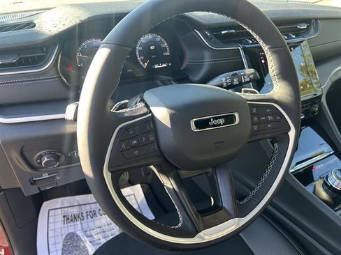 New 2025 Jeep Grand Cherokee Altitude image 10