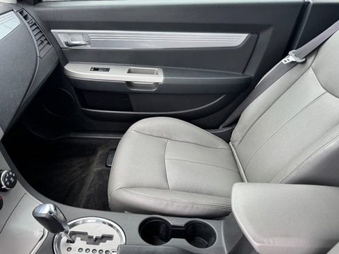 Used 2010 Chrysler Sebring Touring FWD image 12