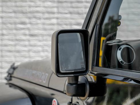 Used 2016 Jeep Wrangler Unlimited Rubicon image 36