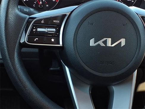 Used 2024 Kia Forte LXS image 6