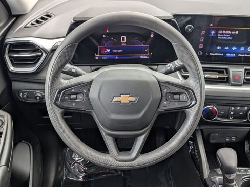 Used 2024 Chevrolet TrailBlazer LS FWD image 13
