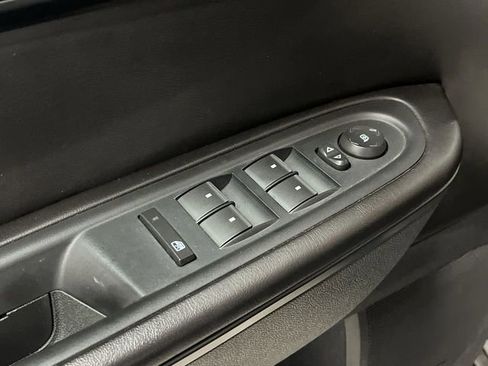 Used 2015 Chevrolet Traverse LT image 22