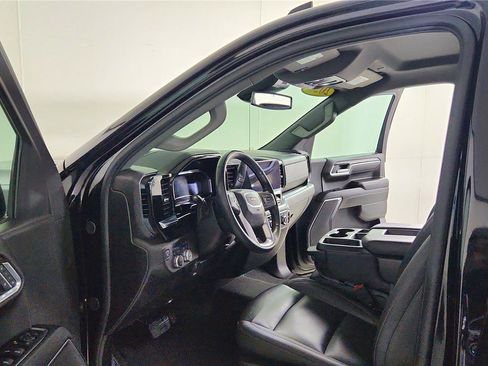 Used 2025 GMC Sierra 1500 SLT image 29