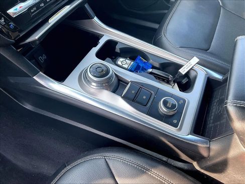 Used 2023 Ford Explorer Limited image 21