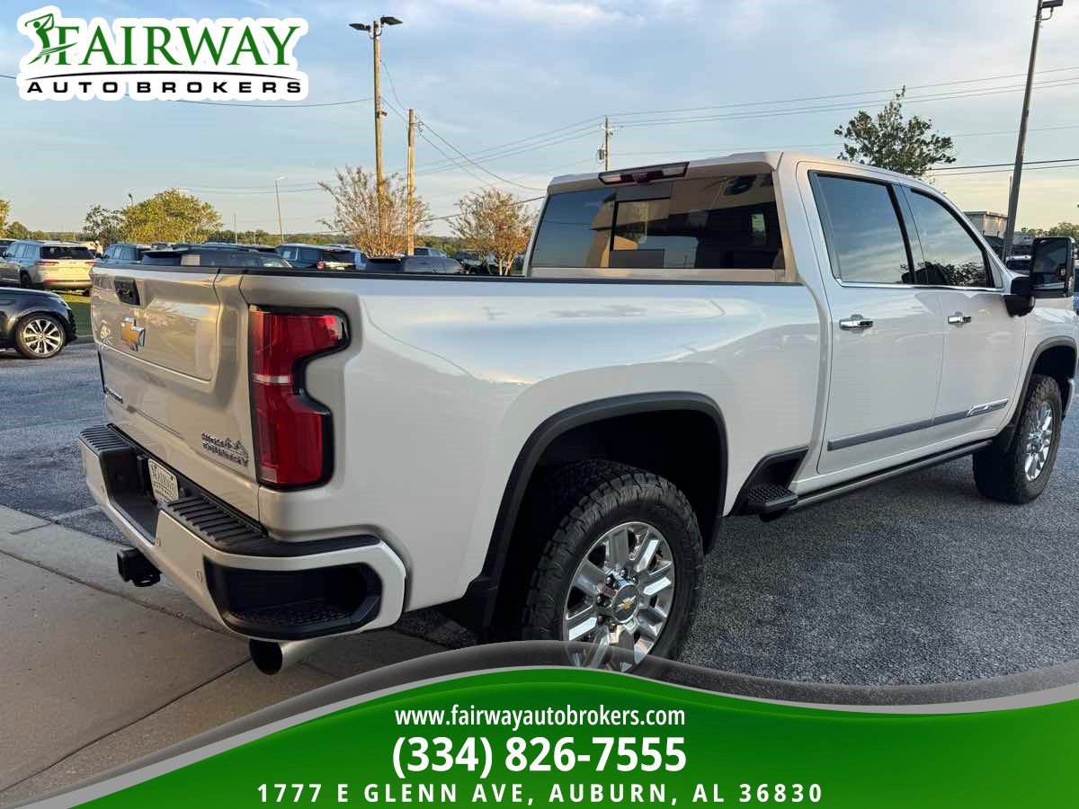 Used 2025 Chevrolet Silverado 2500 High Country w/ Technology Package AWD/4WD image 6
