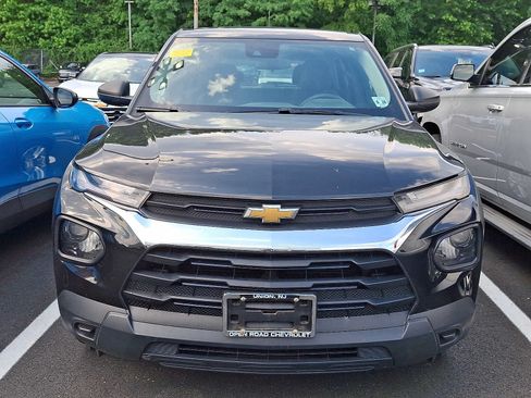 Used 2023 Chevrolet TrailBlazer LS AWD/4WD image 2